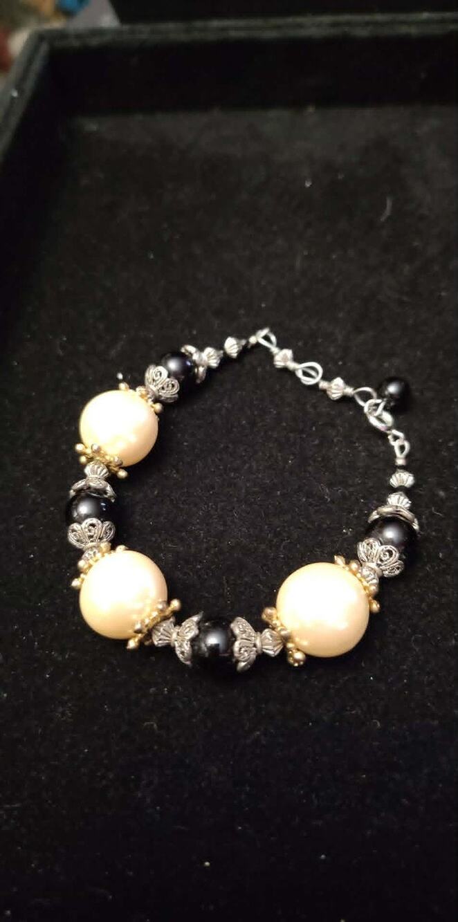 Estate bracelet faux pearl with black, gold & silver tone, size 6.5